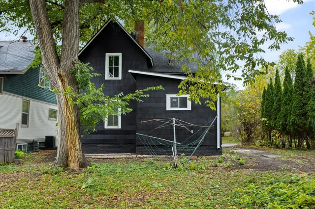 $2,000 | 361 8th Avenue South, Fargo, ND 58103