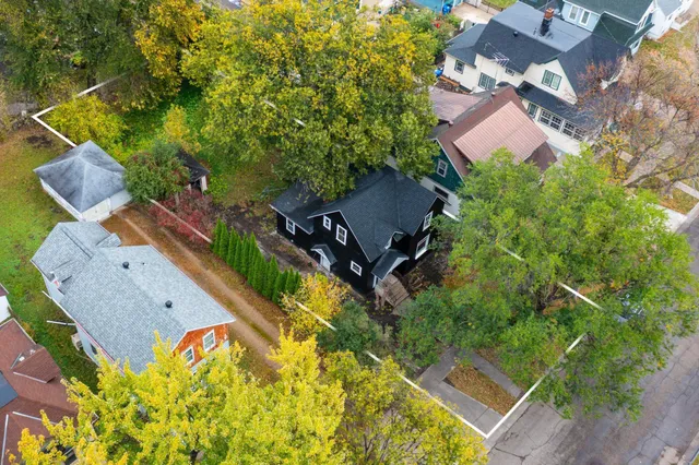 $2,000 | 361 8th Avenue South, Fargo, ND 58103