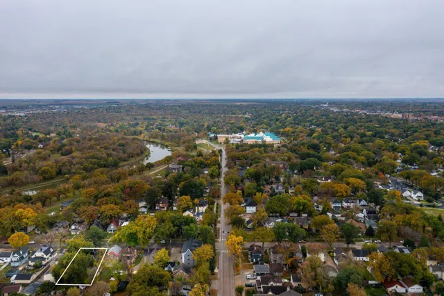 $2,000 | 361 8th Avenue South, Fargo, ND 58103