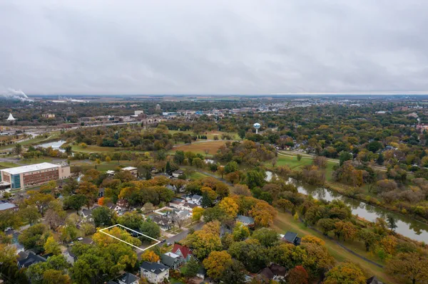 $1,800 | 361 8th Avenue South, Fargo, ND 58103