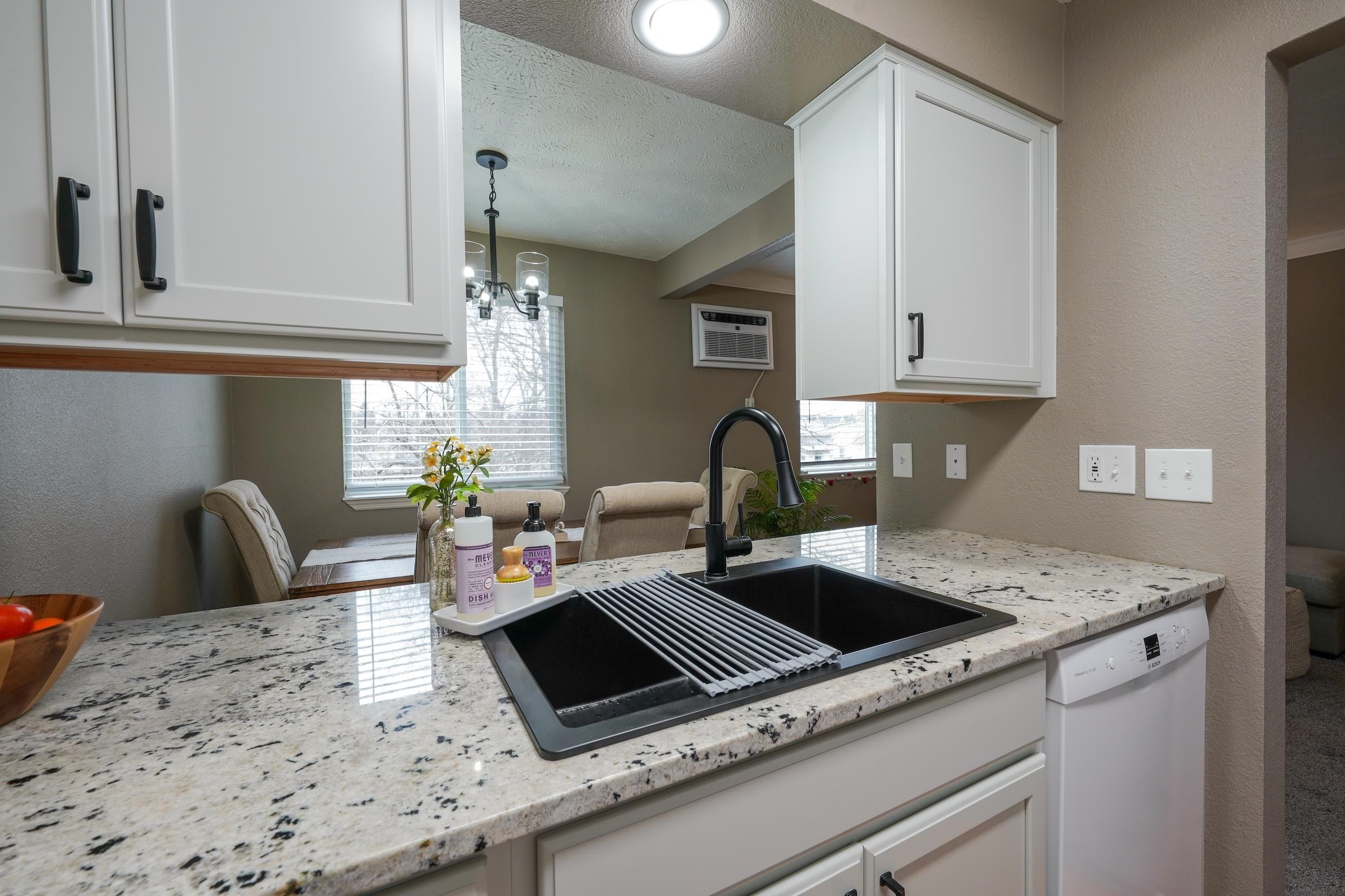 222 North Hutchinson Road, Unit 204 Spokane Valley, WA 99212 - Photo 1 of 33