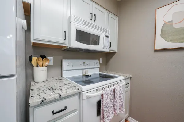 $159,900 | 222 North Hutchinson Road, Unit 204, Spokane Valley, WA 99212
