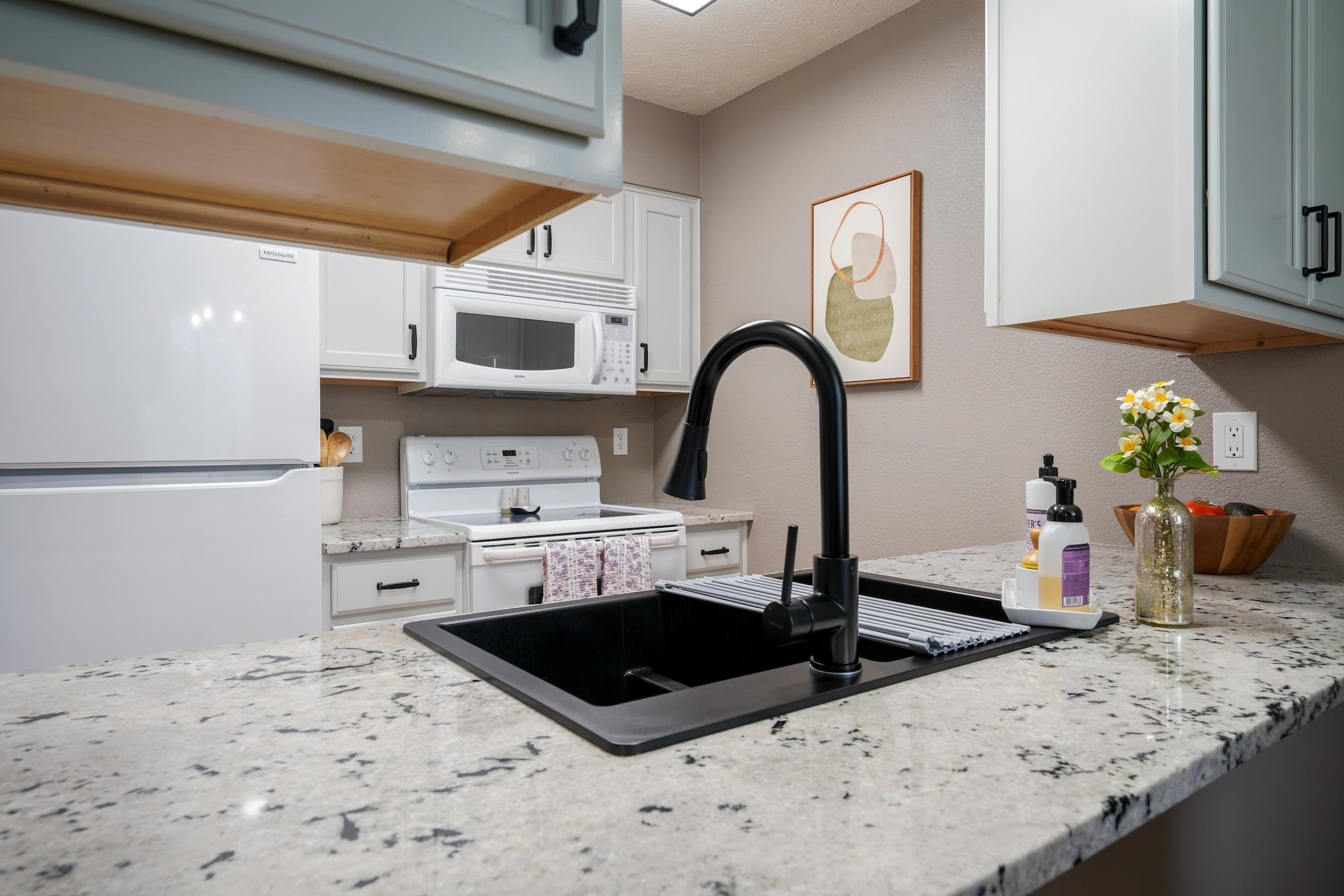 222 North Hutchinson Road, Unit 204 Spokane Valley, WA 99212 - Photo 14 of 33