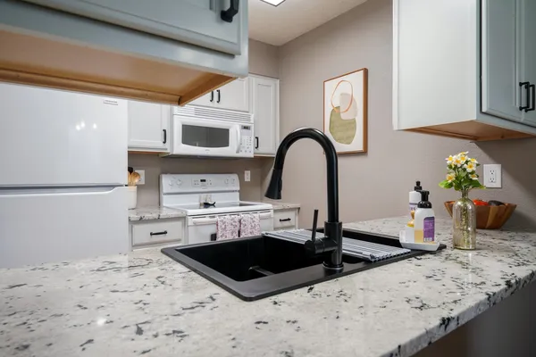 $159,900 | 222 North Hutchinson Road, Unit 204, Spokane Valley, WA 99212