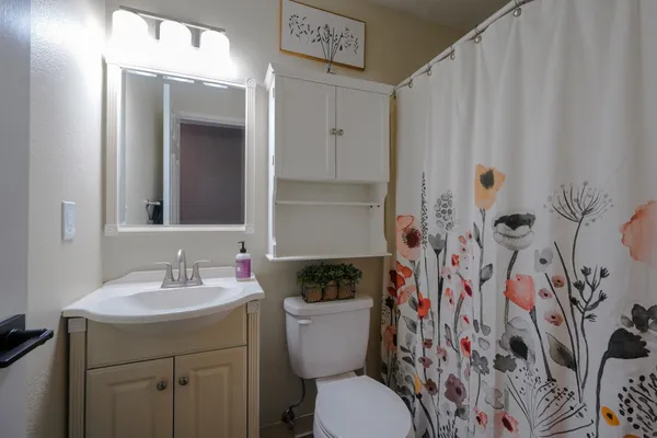 $159,900 | 222 North Hutchinson Road, Unit 204, Spokane Valley, WA 99212
