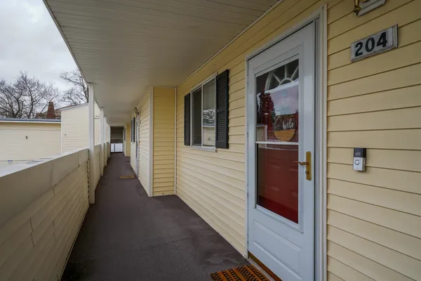 $159,900 | 222 North Hutchinson Road, Unit 204, Spokane Valley, WA 99212