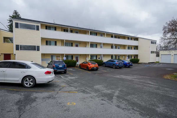 $159,900 | 222 North Hutchinson Road, Unit 204, Spokane Valley, WA 99212