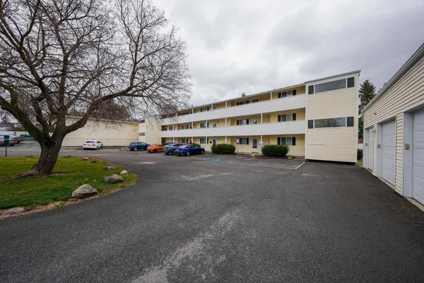 $159,900 | 222 North Hutchinson Road, Unit 204, Spokane Valley, WA 99212