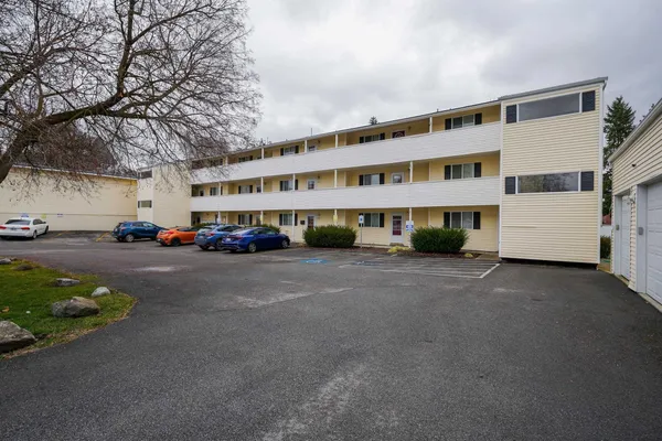 $159,900 | 222 North Hutchinson Road, Unit 204, Spokane Valley, WA 99212
