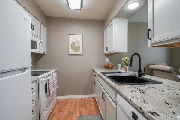 $159,900 | 222 North Hutchinson Road, Unit 204, Spokane Valley, WA 99212