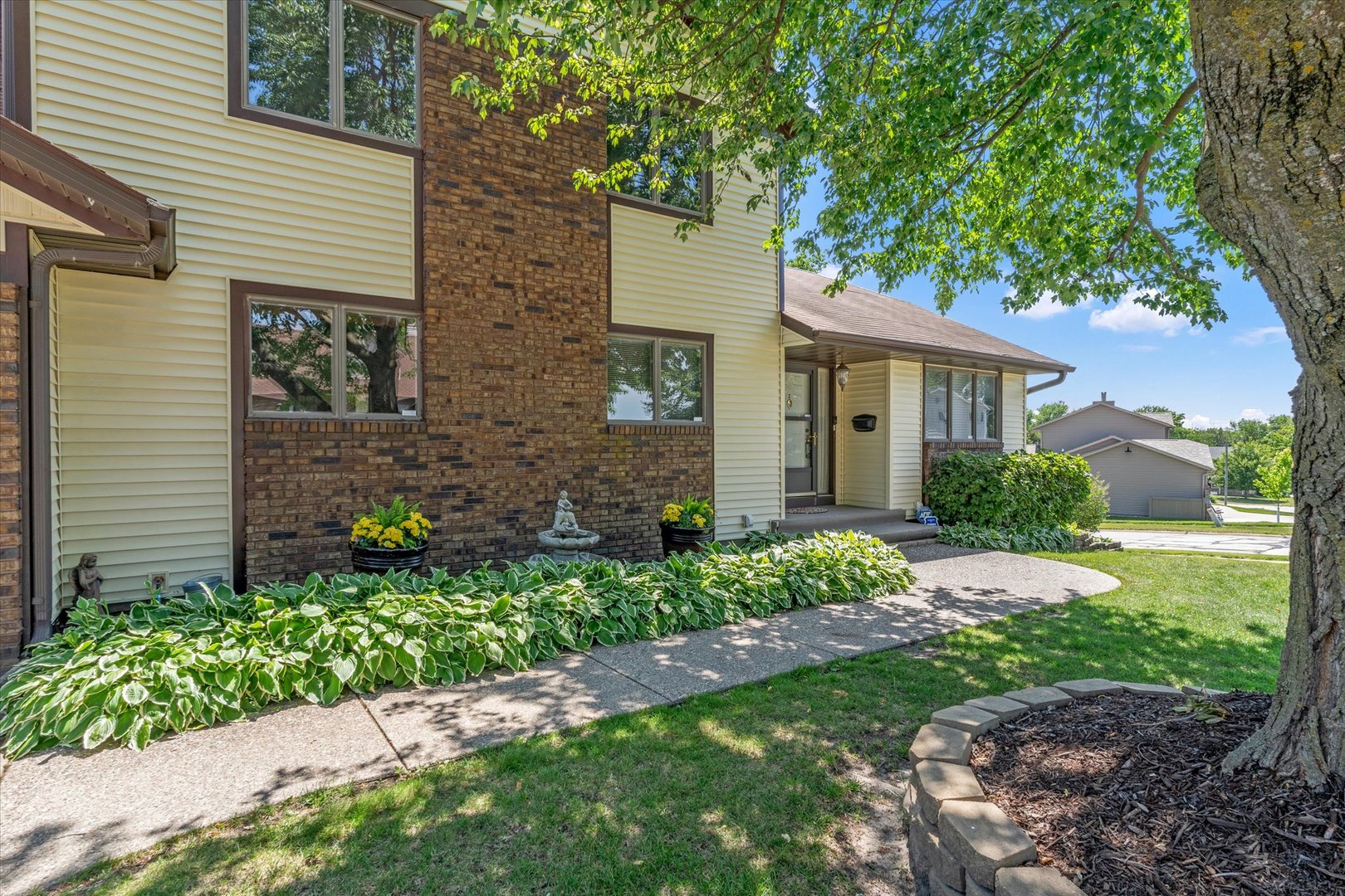 3300 35th Avenue Moline, IL 61265 - Photo 3 of 64