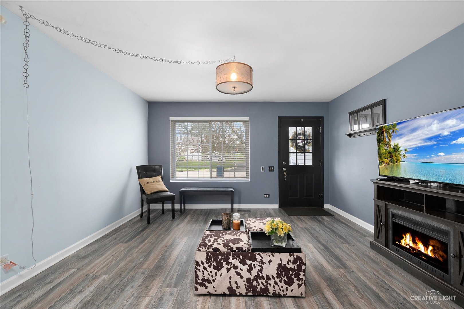 368 Bunker Hill Circle Aurora, IL 60504 - Photo 3 of 15 a living room with furniture and a flat screen tv