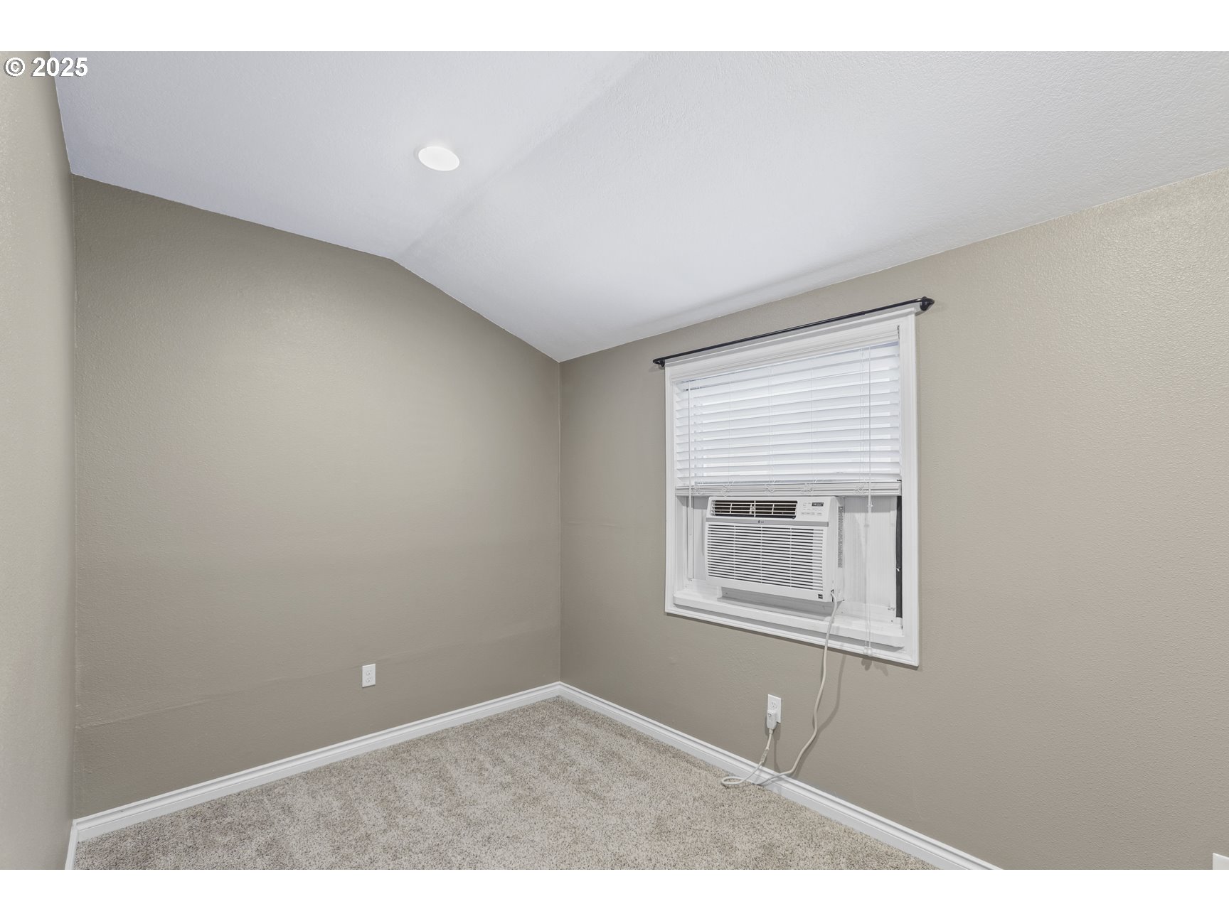 1683 North Jantzen Avenue Portland, OR 97217 - Photo 17 of 35 Bedroom