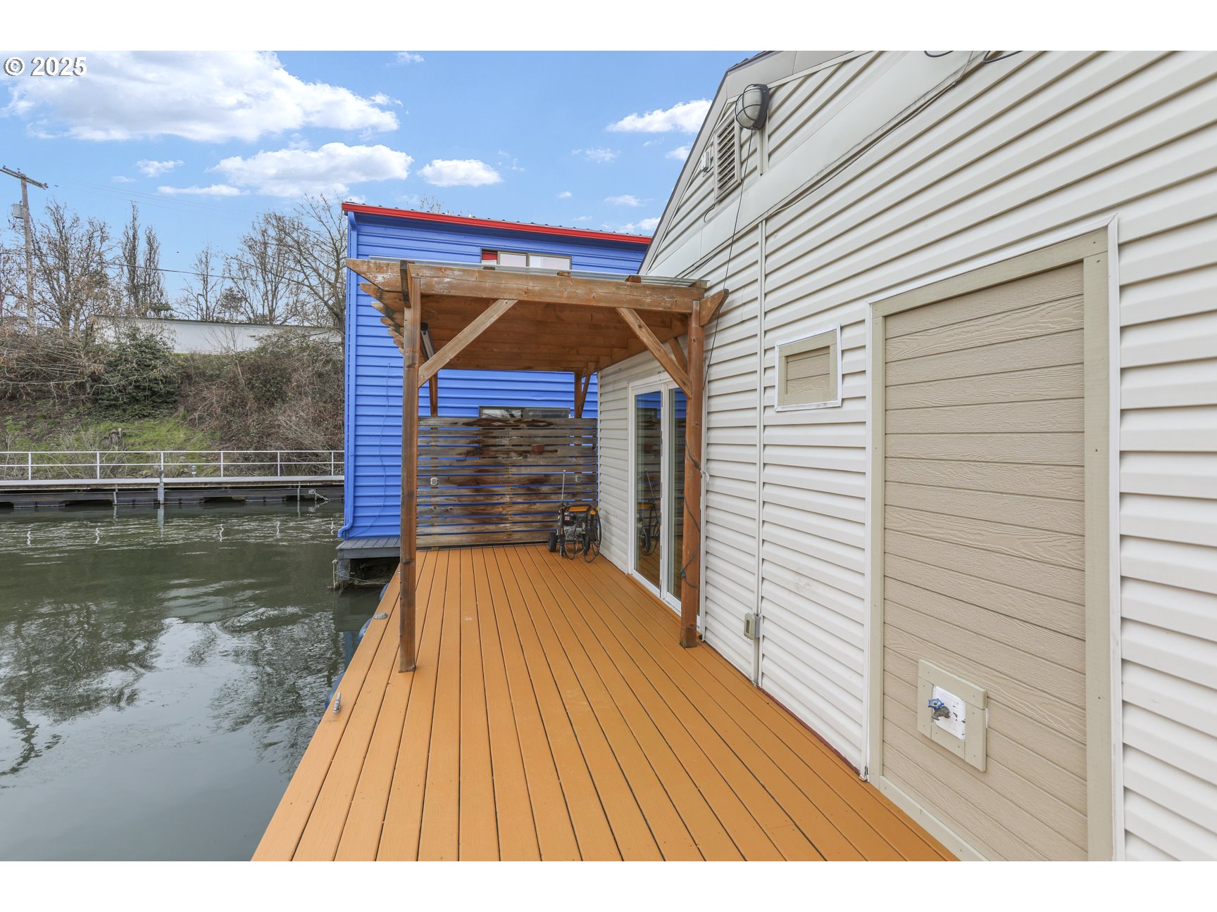 1683 North Jantzen Avenue Portland, OR 97217 - Photo 28 of 35 Deck