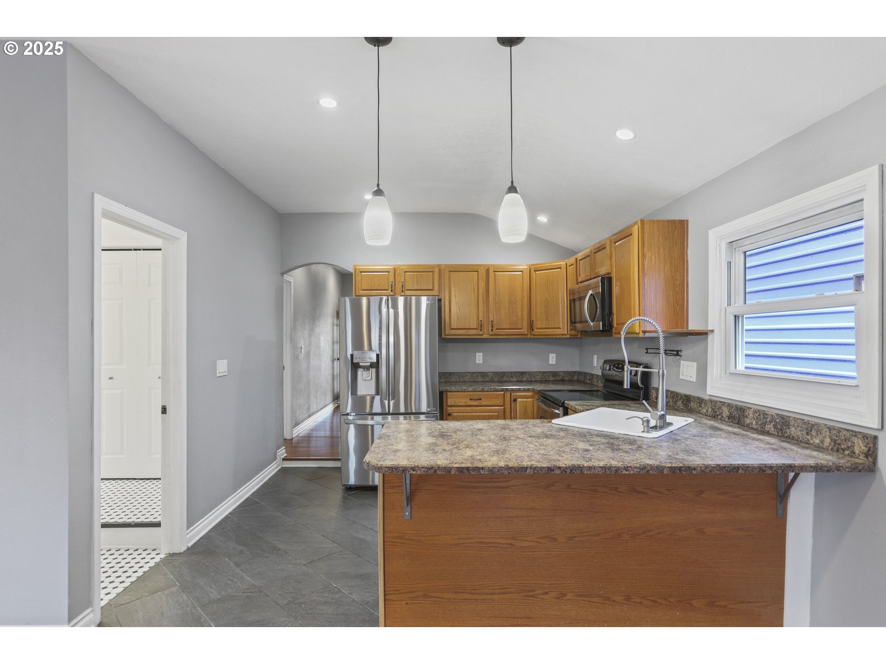 1683 North Jantzen Avenue Portland, OR 97217 - Photo 9 of 35 Kitchen