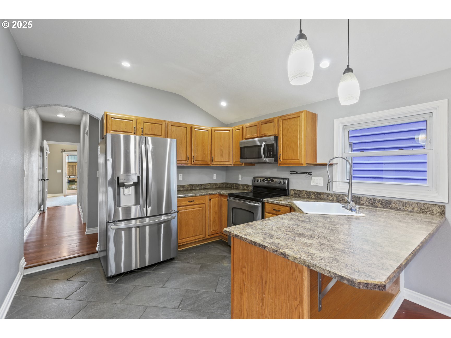 1683 North Jantzen Avenue Portland, OR 97217 - Photo 10 of 35 Kitchen