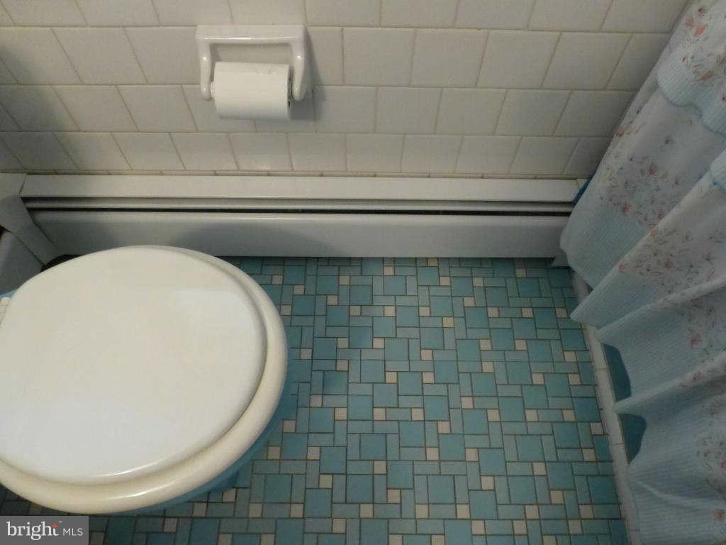 1736 Poplar Ridge Road Pasadena, MD 21122 - Photo 17 of 30 Bath (Master)
