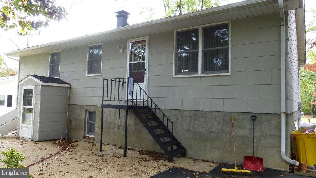Exterior (Rear)