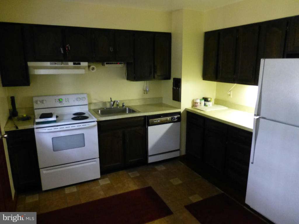 1736 Poplar Ridge Road Pasadena, MD 21122 - Photo 8 of 30 Kitchen