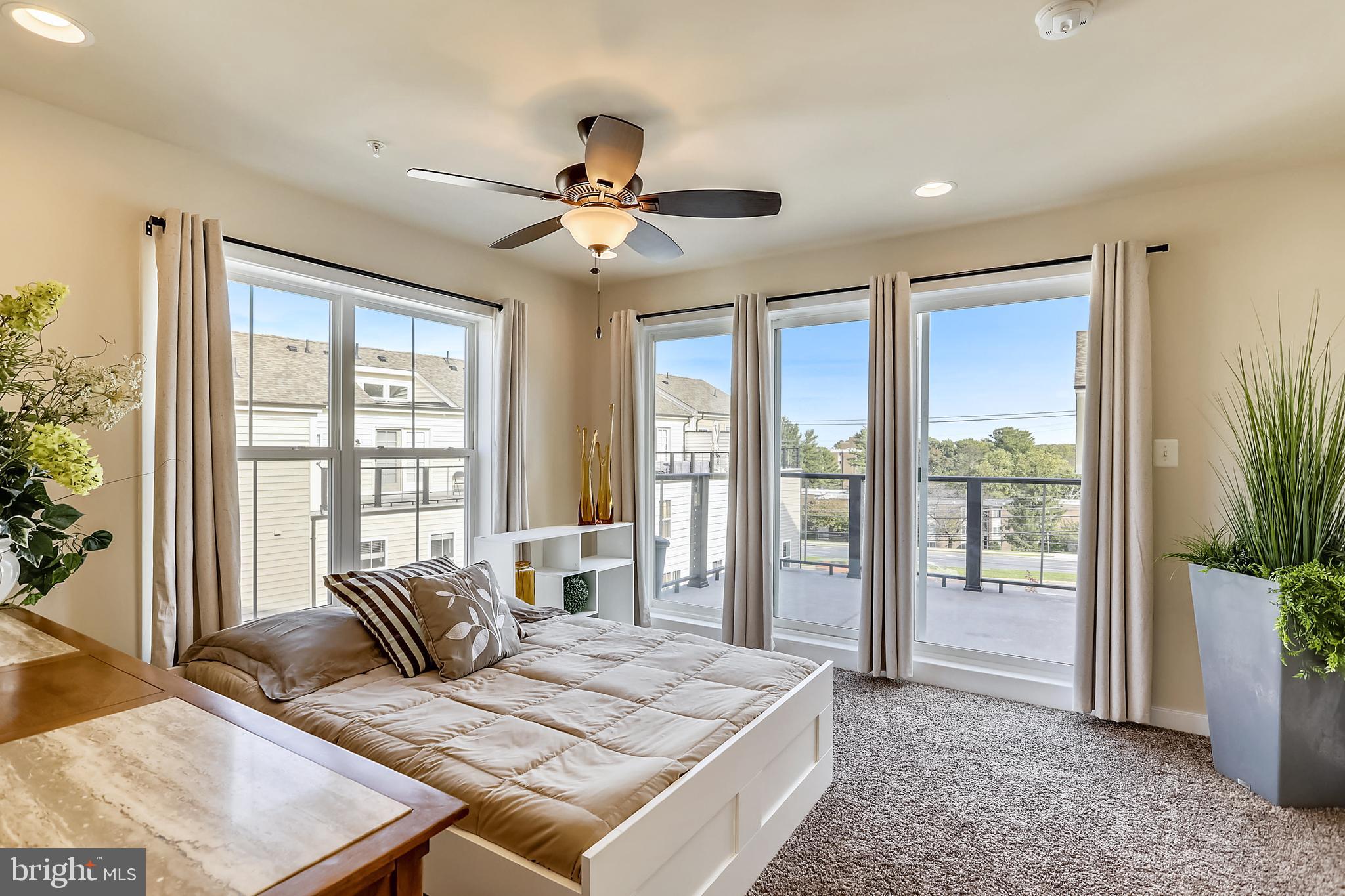101 Kandinsky Loop Silver Spring, MD 20906 - Photo 5 of 39 Sitting area opens to rooftop patio