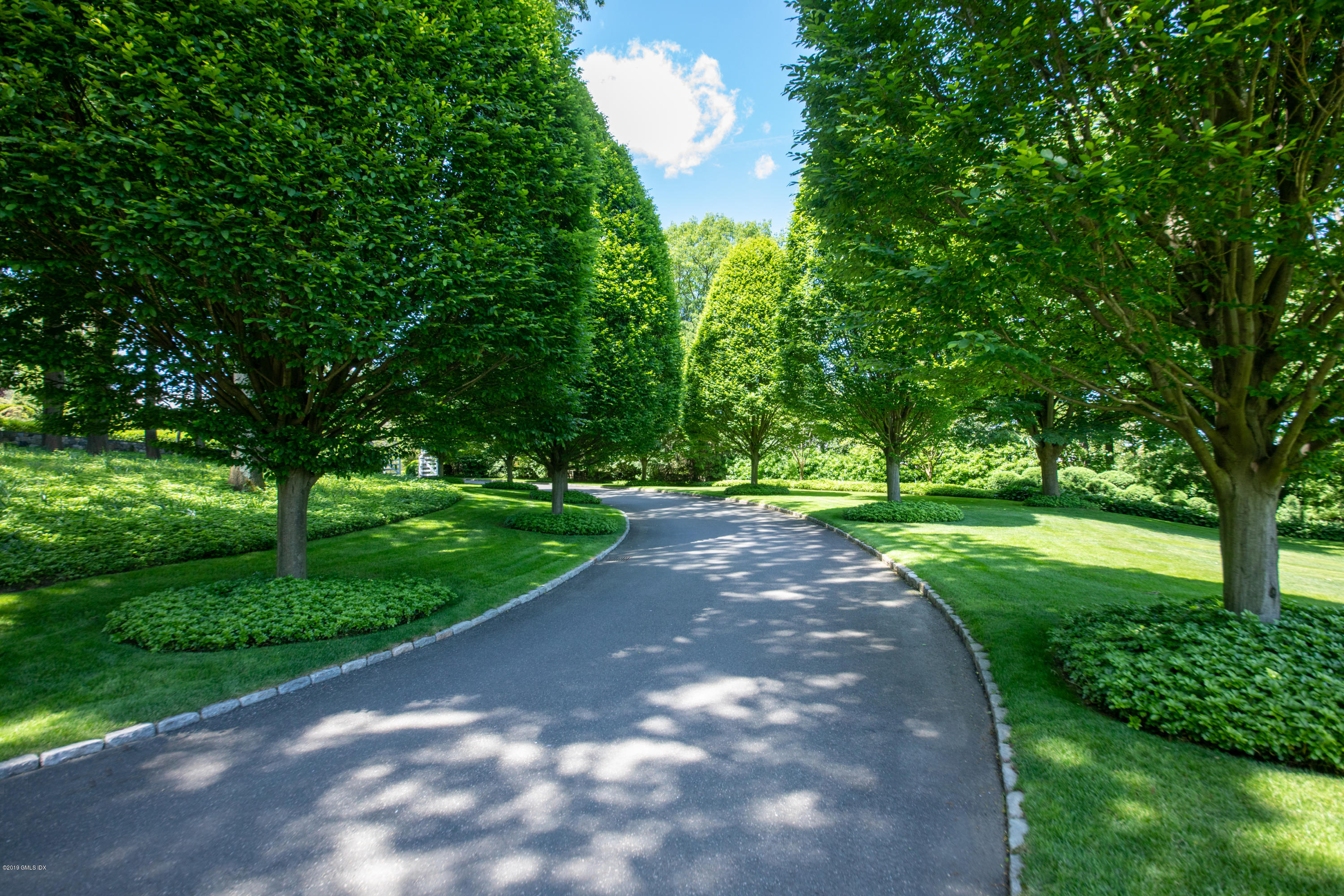 23 Smith Road Greenwich, CT 06830 - Photo 4 of 52 1V8A3155