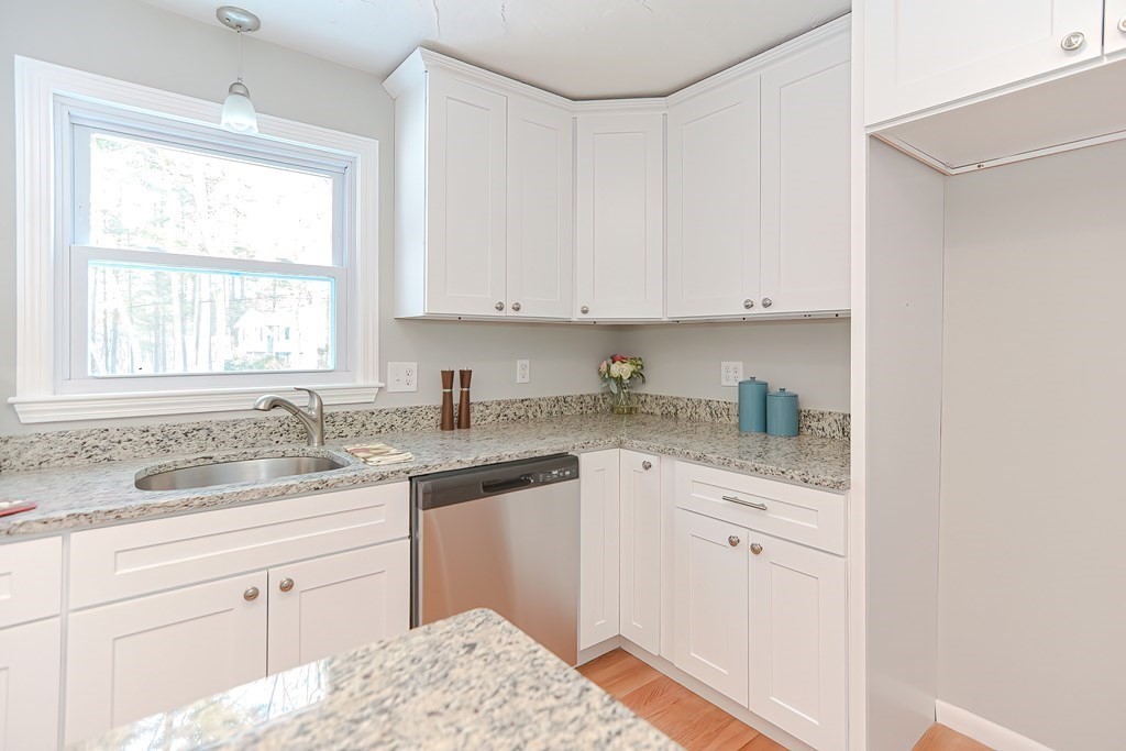 91 Dunster Road Holliston, MA 01746 - Photo 9 of 35 Gallery Image 9