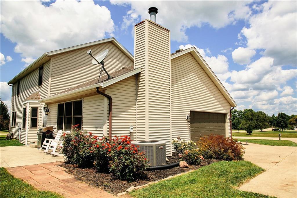 2453 Knobs End Court Springfield, OH 45502 - Photo 4 of 41