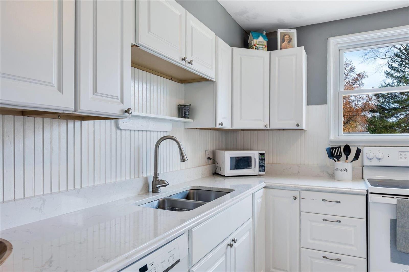 238 Nancy Place Ballwin, MO 63021 - Photo 9 of 30