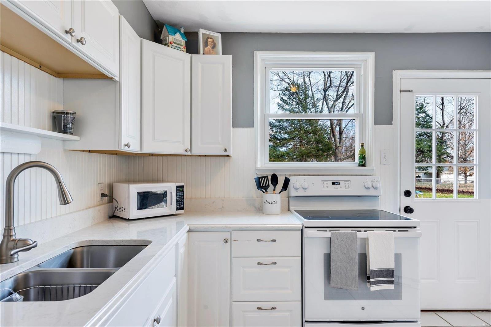 238 Nancy Place Ballwin, MO 63021 - Photo 10 of 30