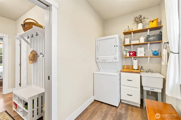$495,000 | 981 West Hendrickson Road, Sequim, WA 98382