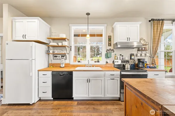 $495,000 | 981 West Hendrickson Road, Sequim, WA 98382