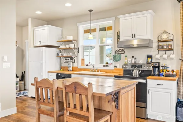 $495,000 | 981 West Hendrickson Road, Sequim, WA 98382