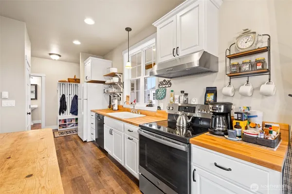 $495,000 | 981 West Hendrickson Road, Sequim, WA 98382