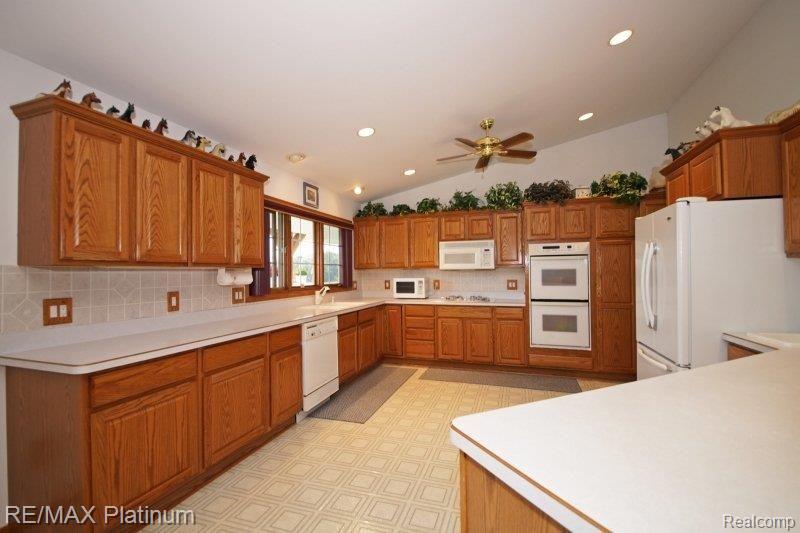 6421 East Clyde Road Howell, MI 48855 - Photo 8 of 33 Kitchen - Lots of Cabs!