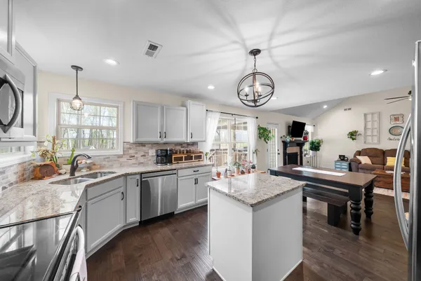 $550,000 | 2675 Mockingbird Hill Road, Palmyra, TN 37142
