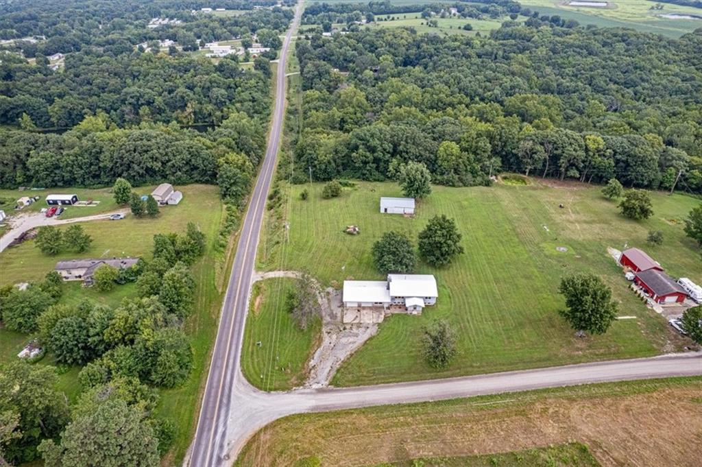 6527 Southeast Smith Road Cameron, MO 64429 - Photo 19 of 48