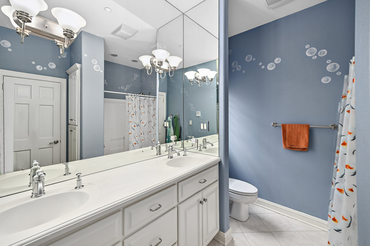 2425 South Superior Street Milwaukee, WI 53207 - Photo 28 of 47 Bathroom 2