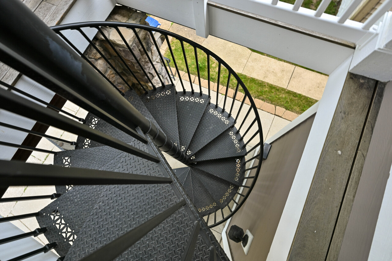 2425 South Superior Street Milwaukee, WI 53207 - Photo 9 of 47 Uniquely Designed