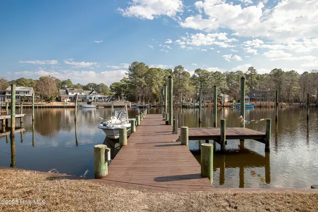 $525,000 | 5724 Gondolier Drive, New Bern, NC 28560