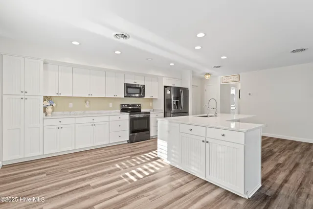 $525,000 | 5724 Gondolier Drive, New Bern, NC 28560