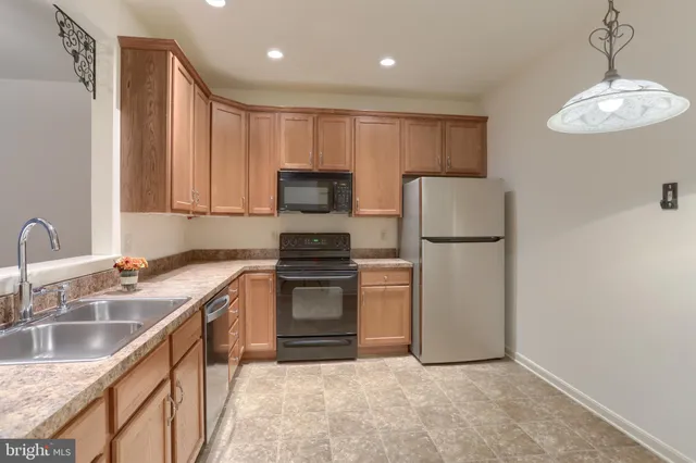 $2,500 | 712 Creekside Drive, Hummelstown, PA 17036