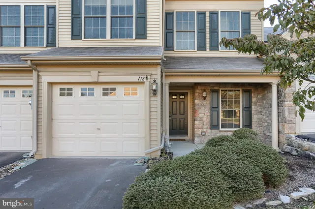 $2,500 | 712 Creekside Drive, Hummelstown, PA 17036