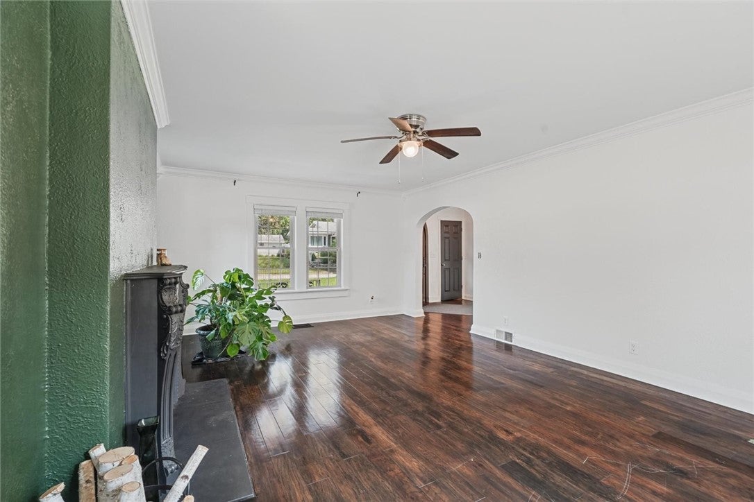 8 Montgomery Place Decatur, IL 62522 - Photo 5 of 45 Gallery Image 5