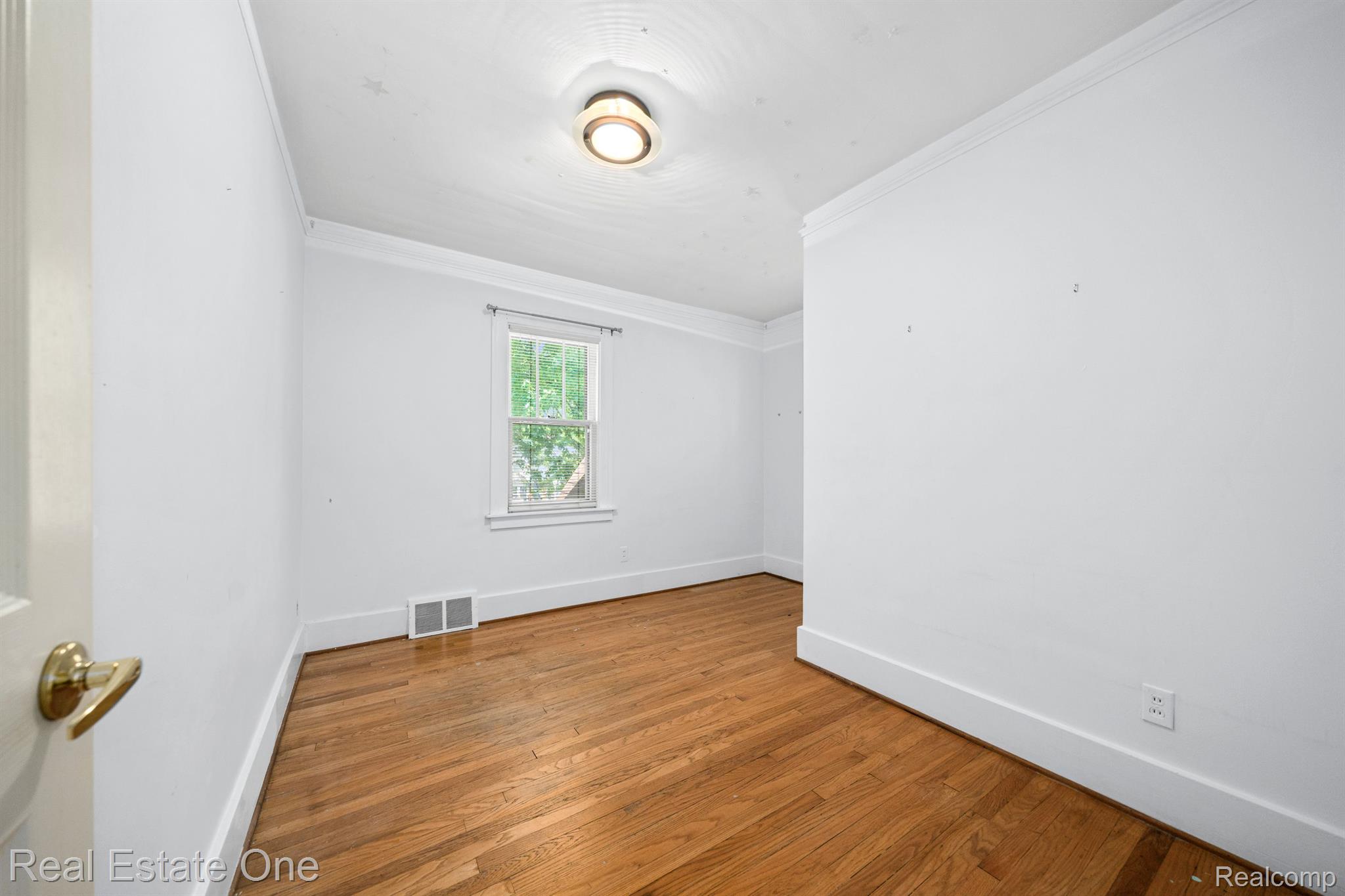 56 Devonshire Road Pleasant Ridge, MI 48069 - Photo 24 of 49 Bedroom #3