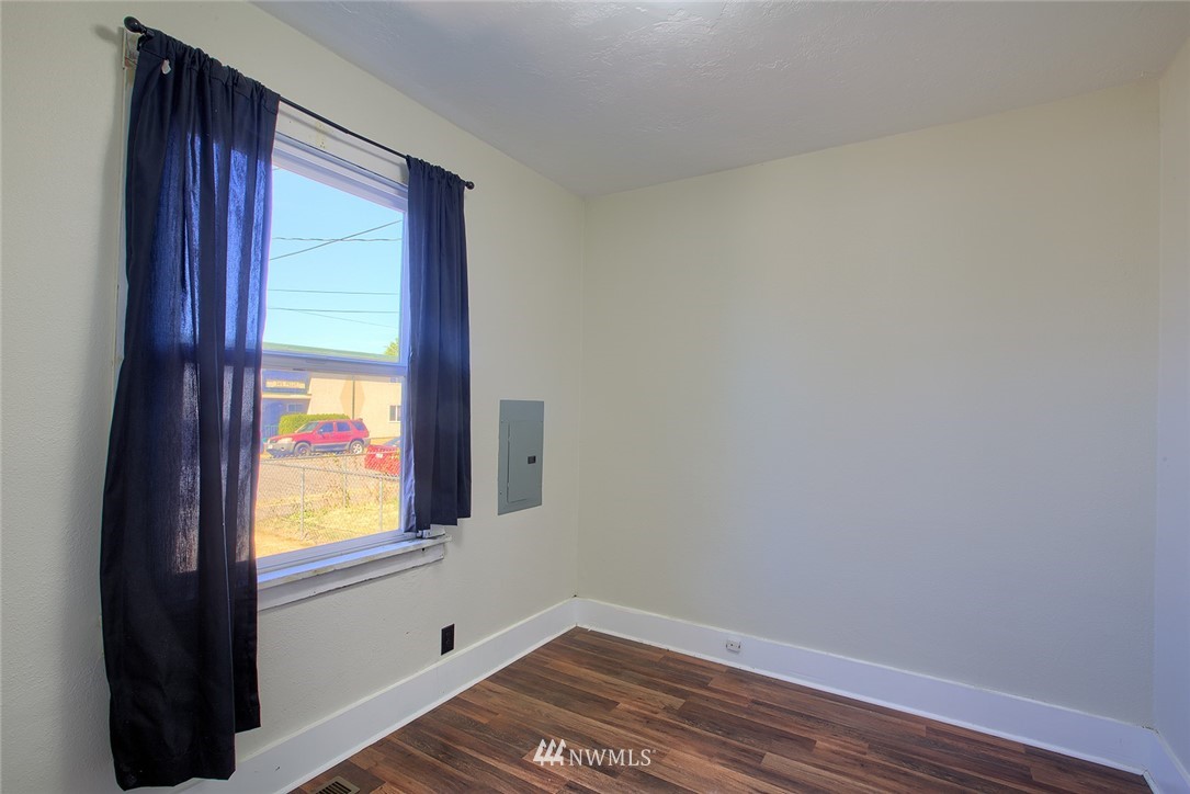 340 Pelly Avenue North Renton, WA 98057 - Photo 3 of 11