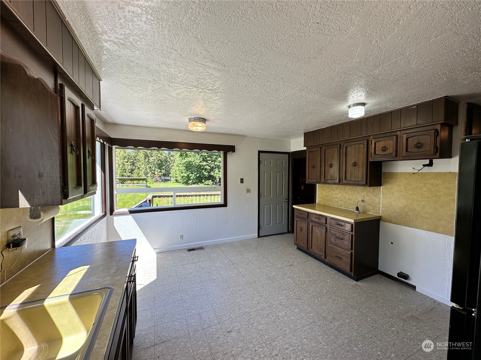243 Gellor Road Port Angeles, WA 98362 - Photo 8 of 34 Gallery Image 8