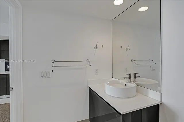 $325,000 | 31 Southeast 6th Street, Unit 805, Miami, FL 33131