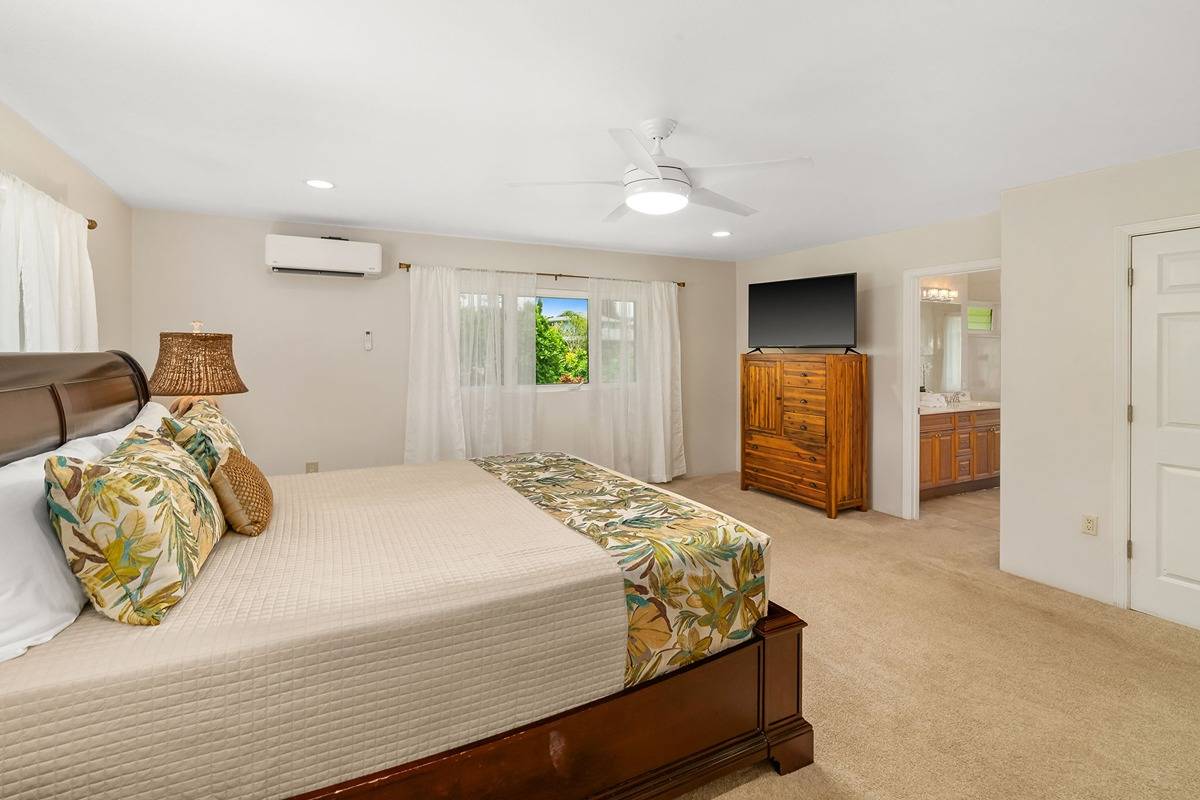 6427 Puupilo Road Kapaa, HI 96746 - Photo 14 of 27 a bedroom with a bed and a dresser