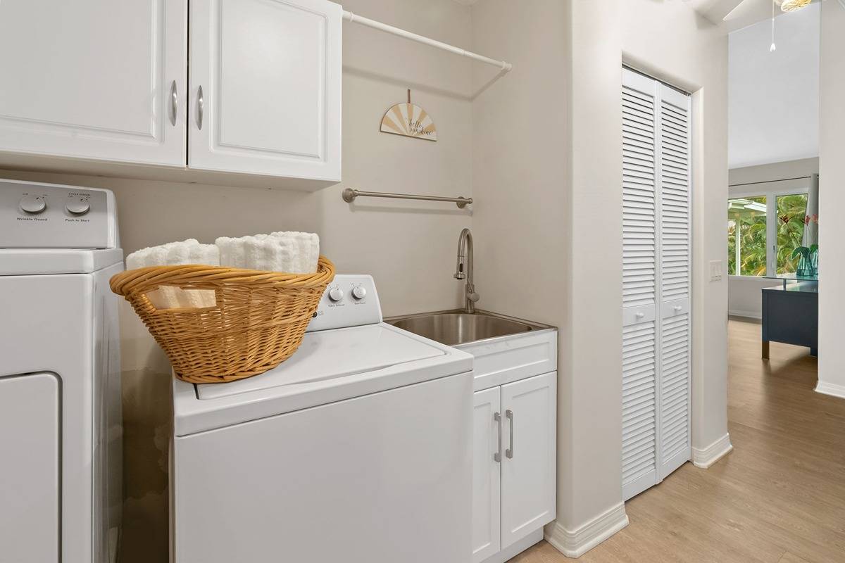 6427 Puupilo Road Kapaa, HI 96746 - Photo 21 of 27 a utility room with dryer and washer