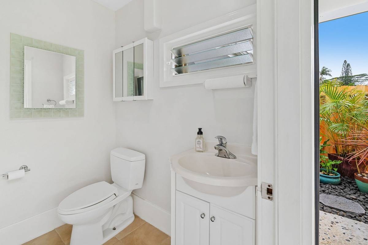 6427 Puupilo Road Kapaa, HI 96746 - Photo 24 of 27 a bathroom with a toilet sink and mirror